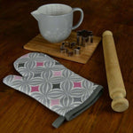 Charger l&#39;image dans la galerie, McAlister Textiles Laila Pink Cotton Print Single Oven Mitt Kitchen Accessories 
